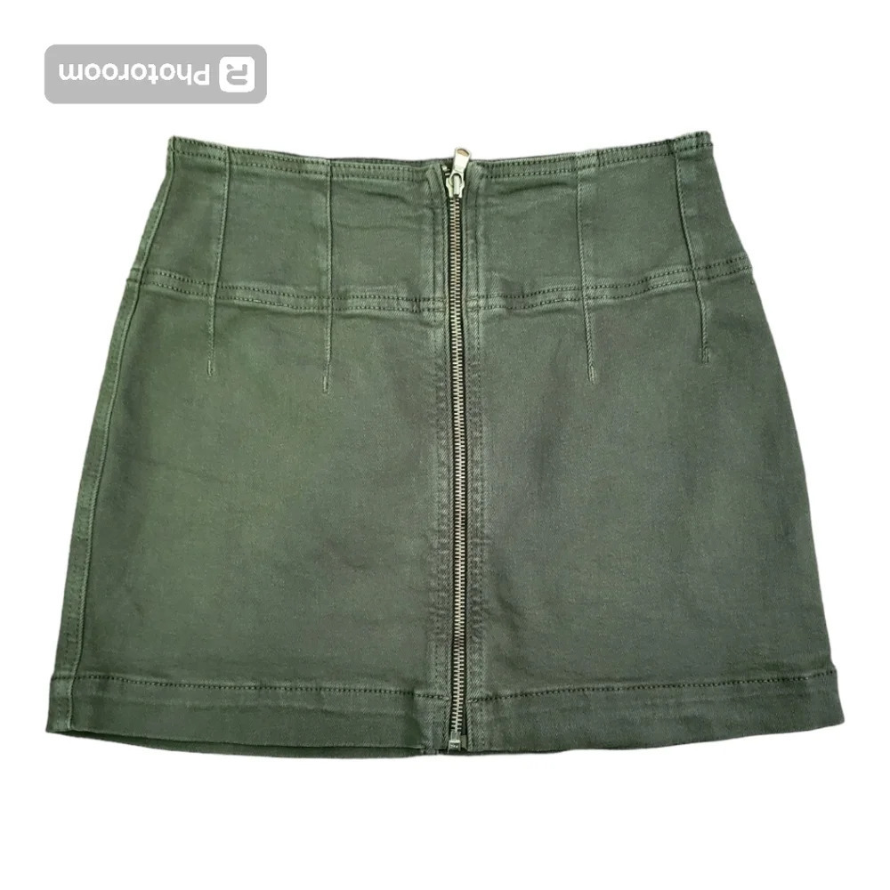 💕We the free army green zip‎ up mini skirt